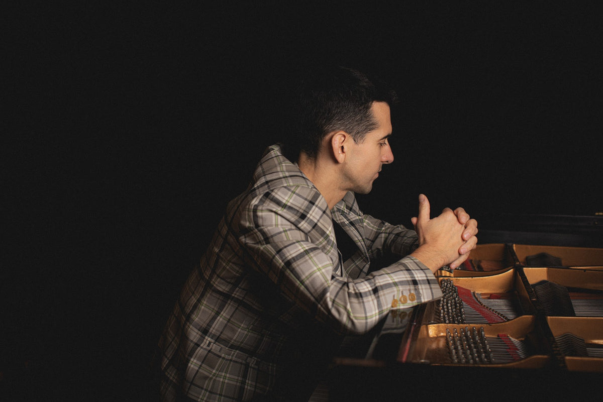 Jamie Safir at the piano